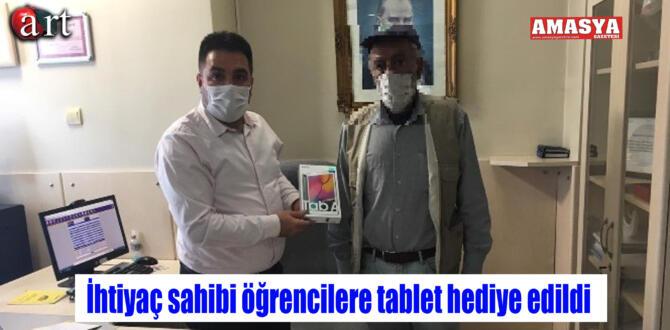İhtiyaç sahibi öğrencilere tablet hediye edildi