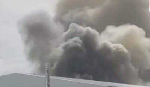 Amasya’nın Merzifon İlçesinde bir fabrikada yangın çıktı.